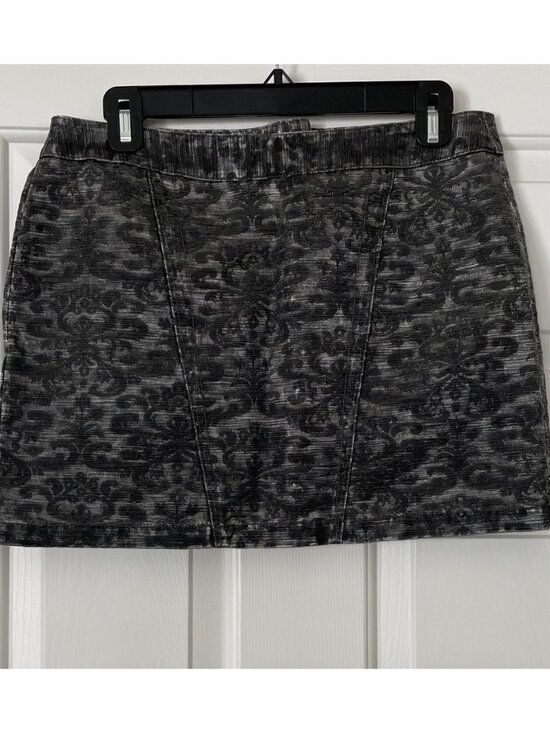 Dresses & Skirts - Express Black Textured Mini Skirt